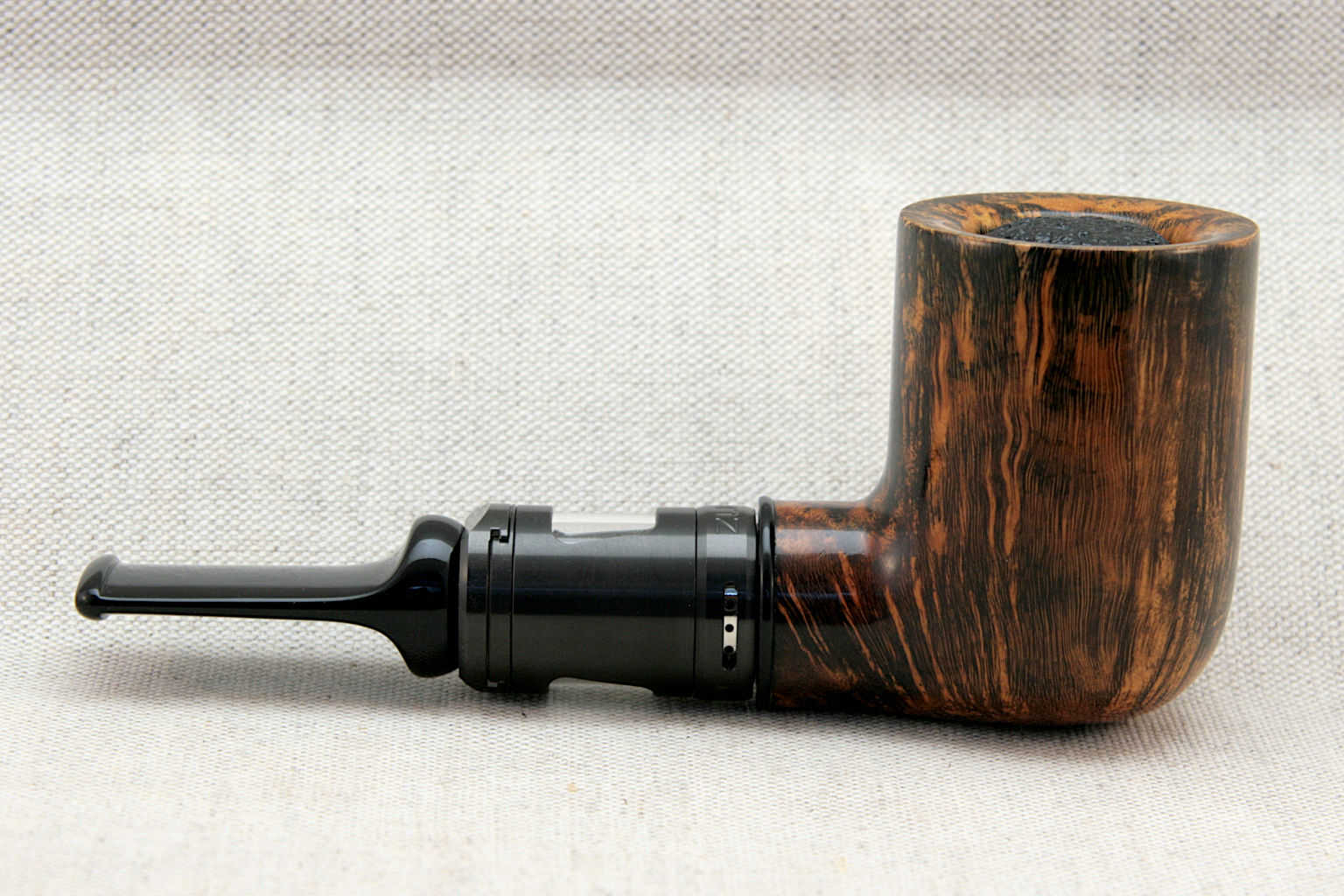 The Novelist e-pipe. Mechanical vaping mod handmade by Epos.