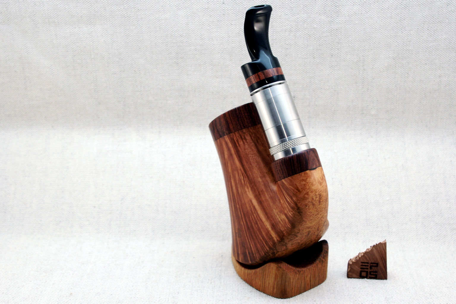 Volcano Hunter e-pipe. Mechanical vaping mod made by Epos.